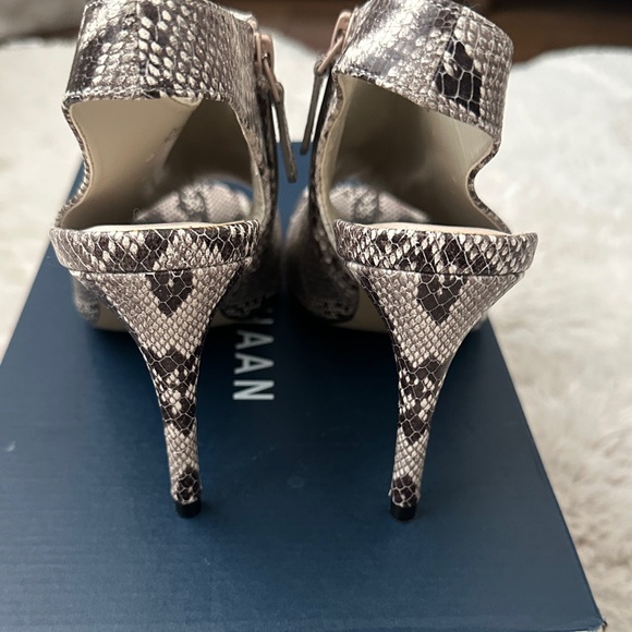 Cole Haan Women's Sz 6.5 Snakeskin Pattern slug back  Heels Grey Brown and Cream - Picture 2 of 5